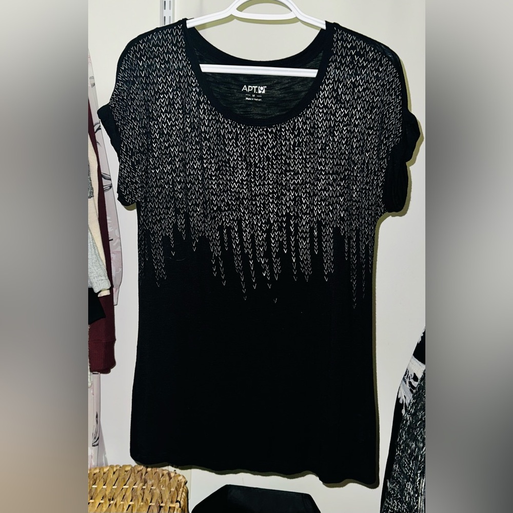 Apt. 9 Black Short-Sleeve Top with White V-Pattern
